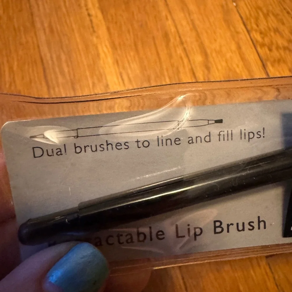 $3 BUNDLE ITEM NWT Mon Image  Retractable Lip Brush Dual Ended Black 2164K